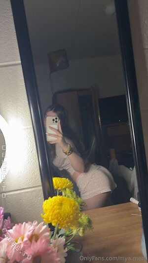 mya.merc Nude Photos