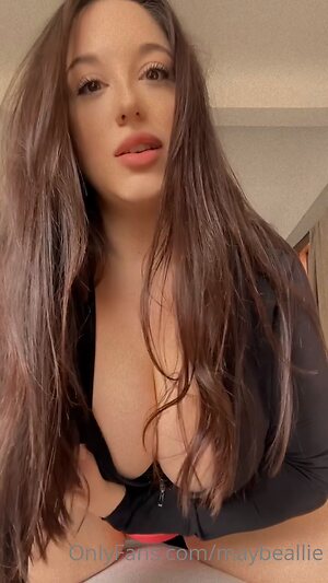 M@ybeallie leaked photo #14