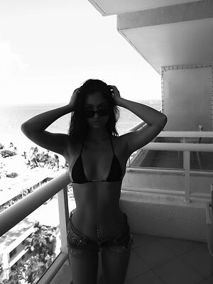 Naaz Torbati leaked photo #11