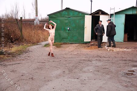 Nackt in Russland photo