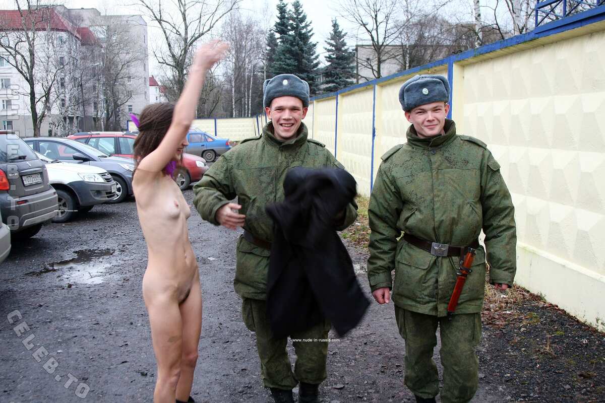 Nackt in Russland photo