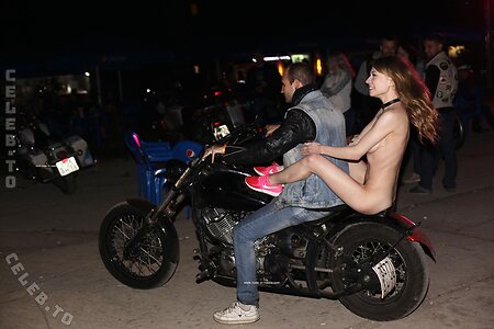 Nackt in Russland photo