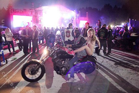 Nackt in Russland photo