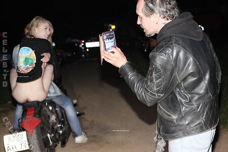 Nackt in Russland photo