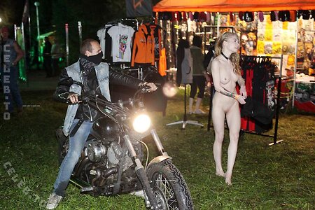 Nackt in Russland photo