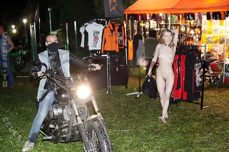 Nackt in Russland photo