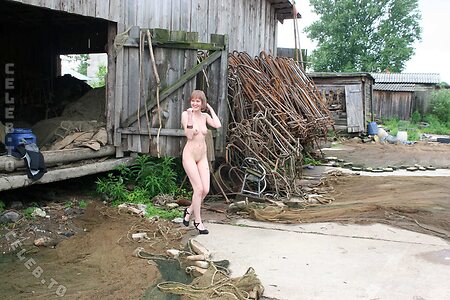 Nackt in Russland photo