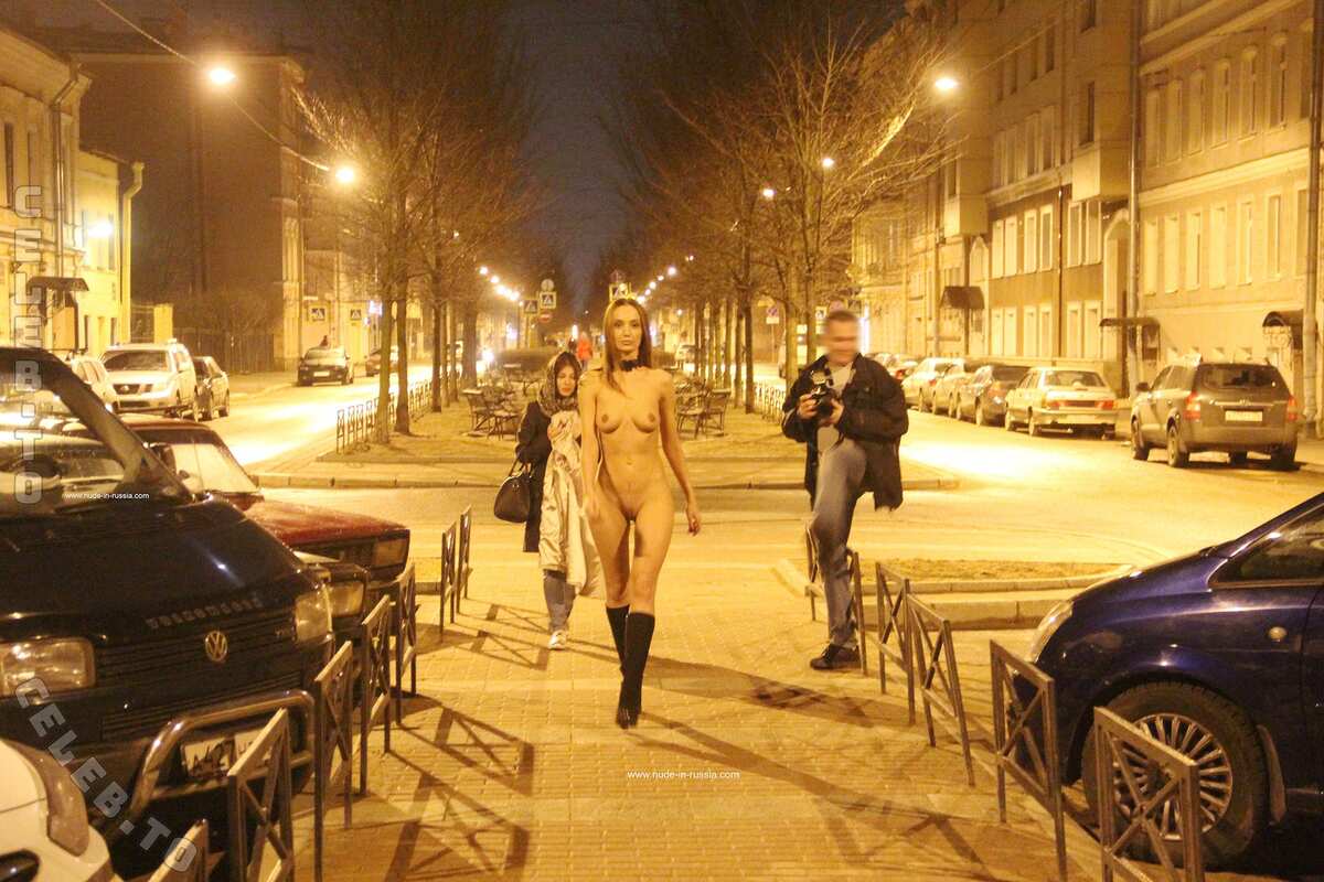 Nackt in Russland photo