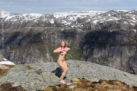 Nackt in Russland photo