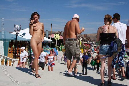 Nackt in Russland photo