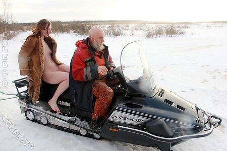 Nackt in Russland photo
