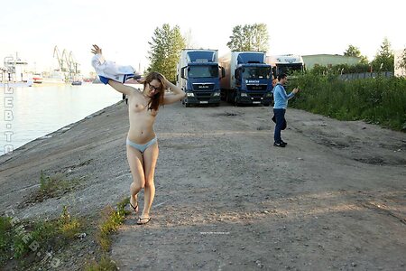 Nackt in Russland photo