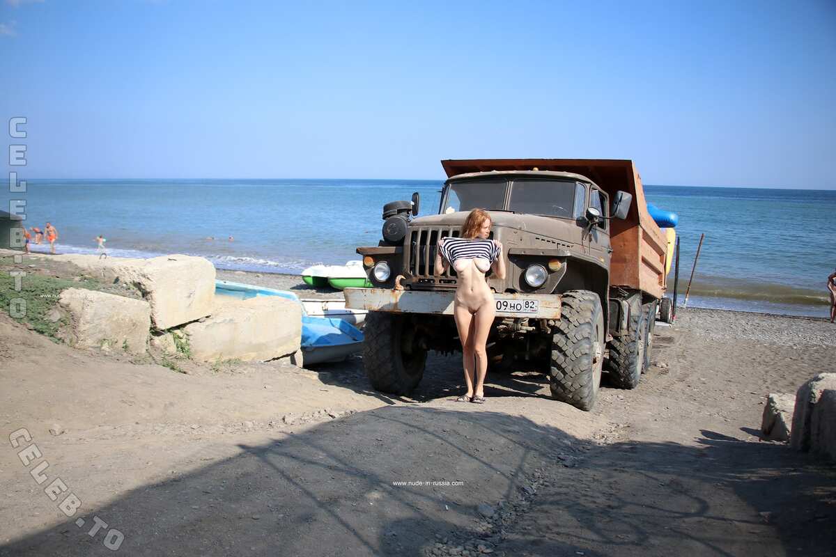 Nackt in Russland photo
