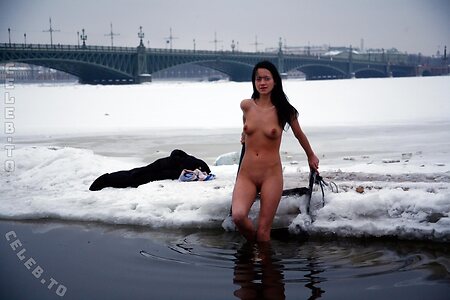 Nackt in Russland photo