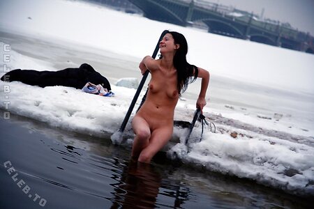 Nackt in Russland photo