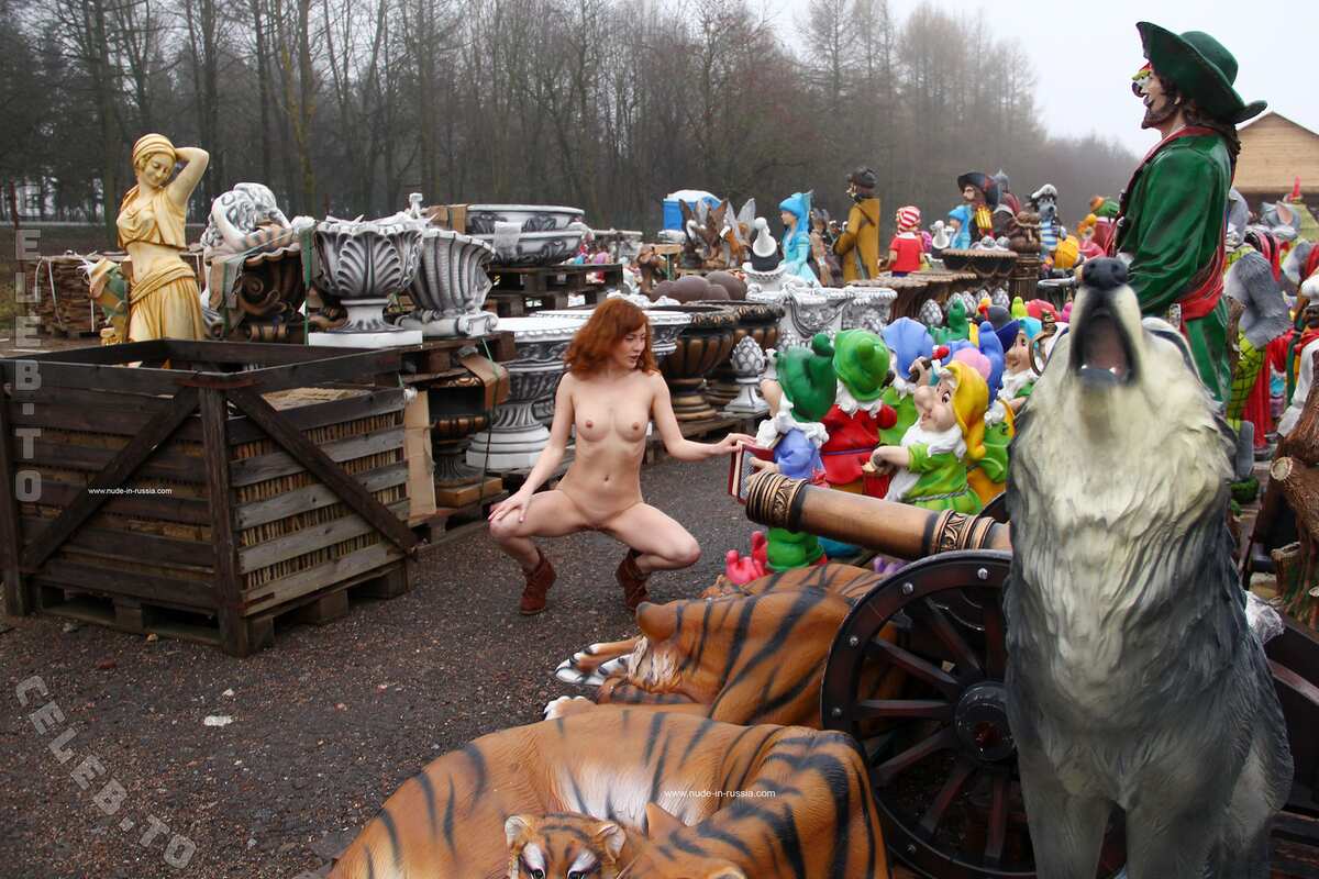 Nackt in Russland photo