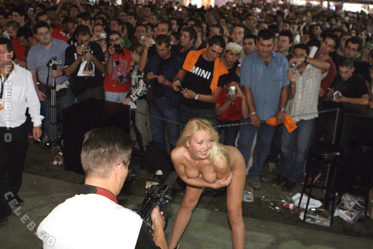 Nackt in Russland photo