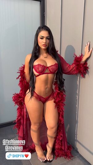 Nadia Khar leaked photo #9
