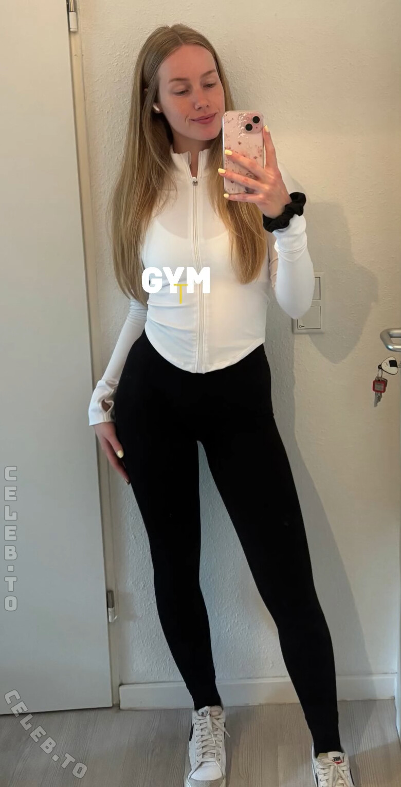 Nadine von relaxASMR photo