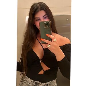 Nadine.w.Elias leaked photo #61