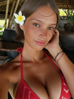 Naila van Kommer leaked photo #10