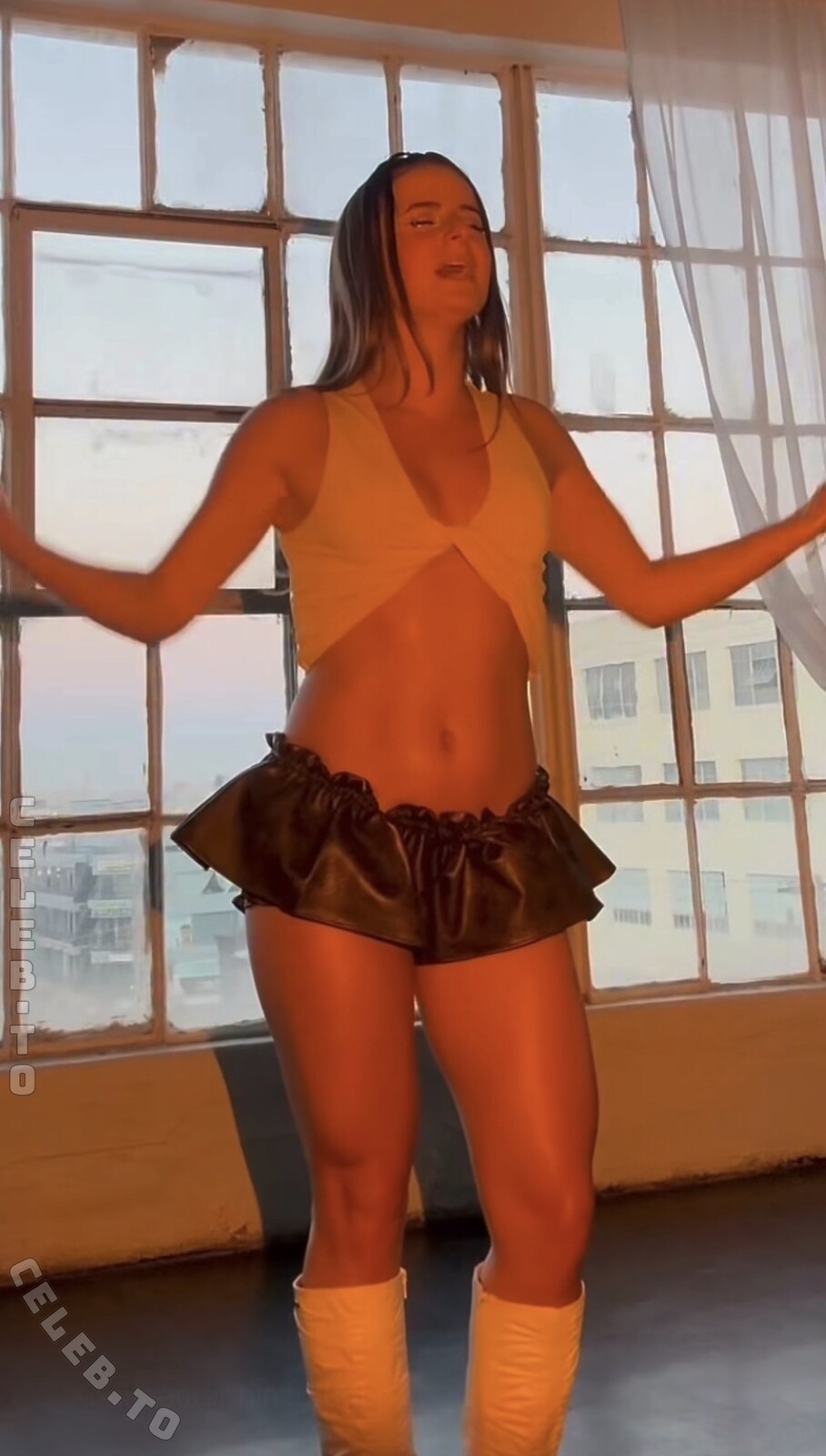 Natalie Jane photo