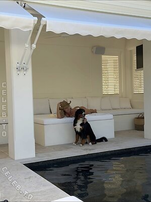 Natasha Oakley Nude Leaked Photo #3