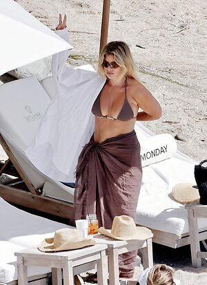 Natasha Oakley leaked photo #145
