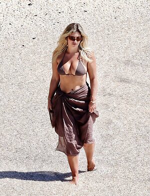 Natasha Oakley leaked photo #217