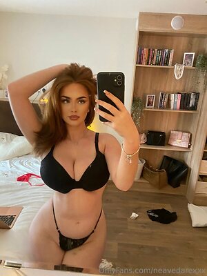 Neave D Nude Leaked Photo #26
