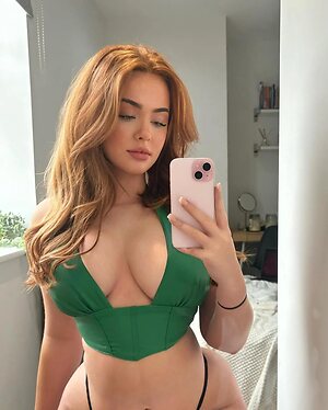 Neave D Nude Leaked Photo #40