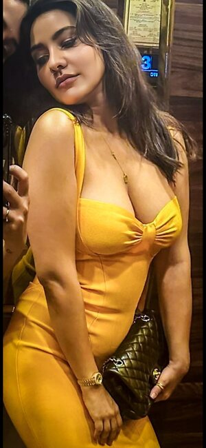 Neha Sharma leaked photo #12