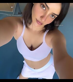 Neha Sharma leaked photo #24