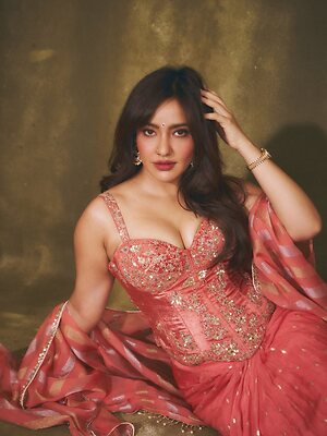 Neha Sharma leaked photo #48