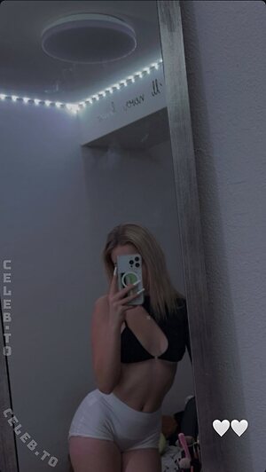 neli.kutnar Nude Leaked Photo #2