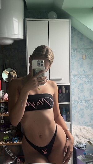 neli.kutnar Nude Leaked Photo #9