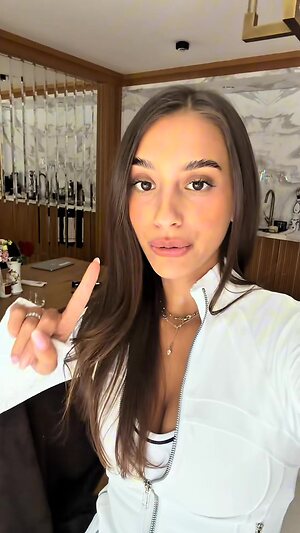 Nelli Omolnar leaked photo #7