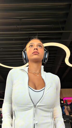Nelli Omolnar leaked photo #8