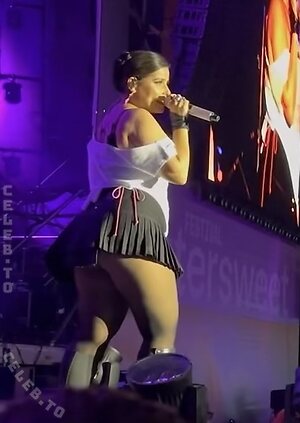Nelly Furtado photo
