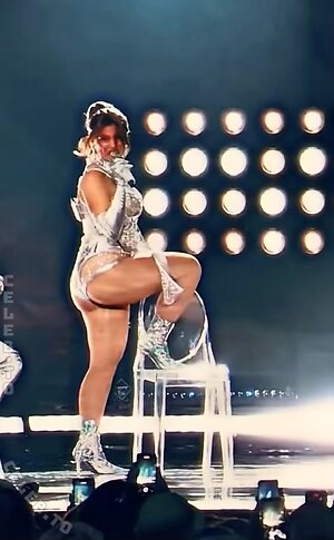 Nelly Furtado photo