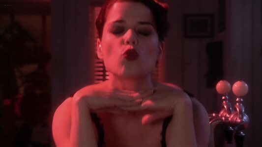 Neve Campbell leaked photo #8