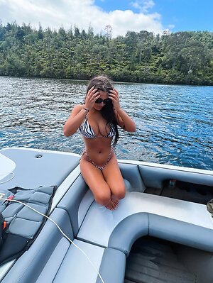 New Zealand Girls leaked photo #2