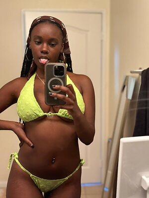 Nia Sondaya leaked photo #2