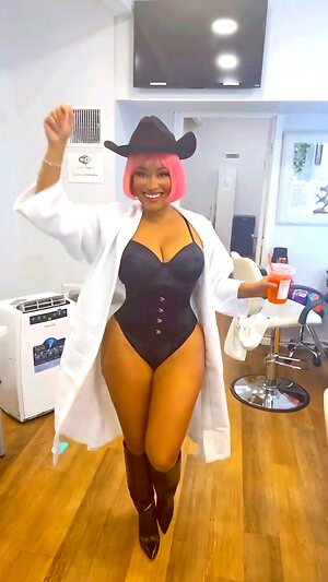 Nicki Minaj Hot leaked photo #7