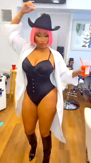 Nicki Minaj Hot leaked photo #8