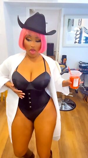 Nicki Minaj Hot leaked photo #9