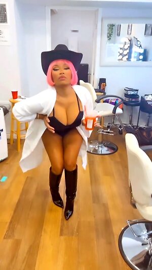 Nicki Minaj Hot leaked photo #10