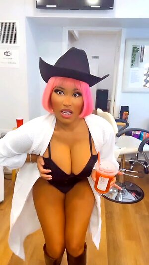 Nicki Minaj Hot leaked photo #11