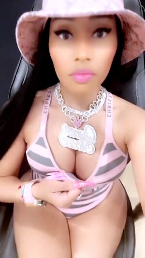 Nicki Minaj Hot