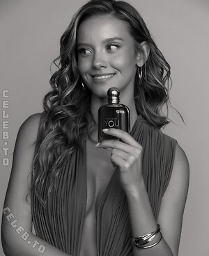 Nicola Cavanis Nude Leaked Photo #13